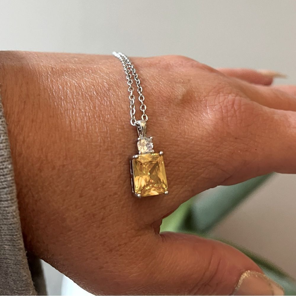 The Sunny Day Pendant Necklace in 925 silver